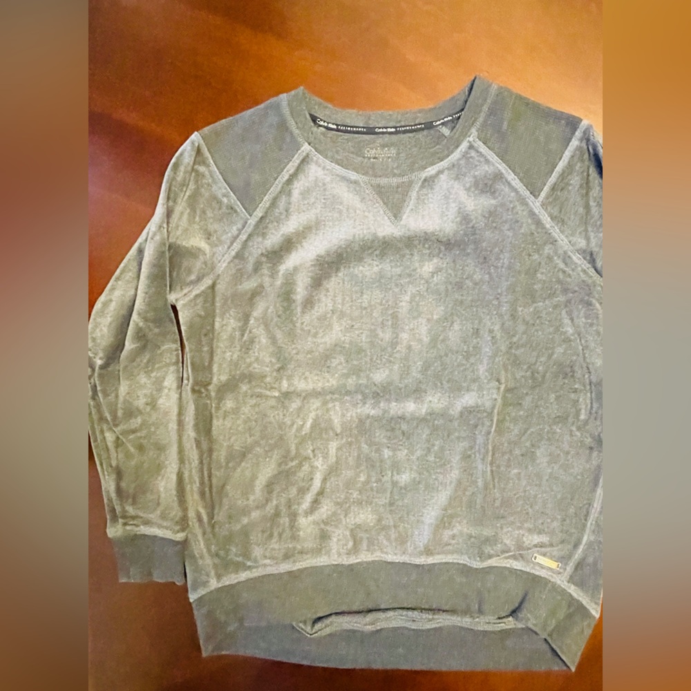 Calvin Klein top in great condition